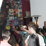 Alface Hall & Bar אכסניה *