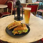 Alface Hall & Bar ליסבון