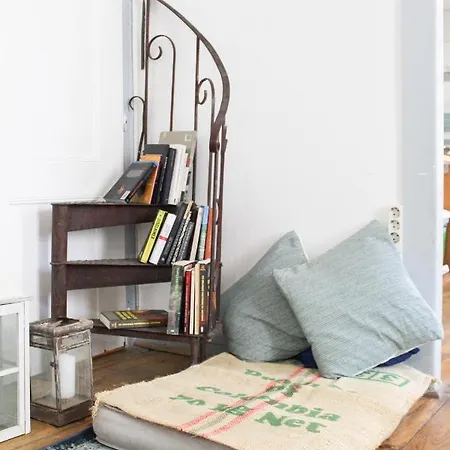 ホステル Alface Hall & Bar リスボン