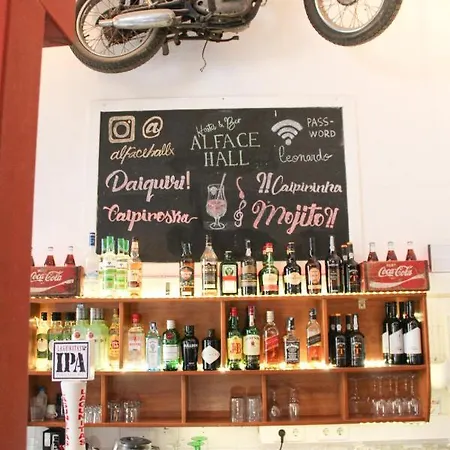 بيت شباب Alface Hall & Bar *