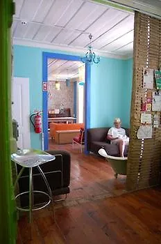 Alface Hall & Bar ホステル *