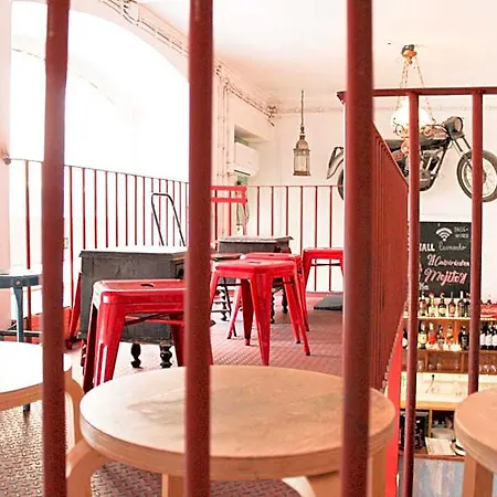 Alface Hall & Bar Хостел