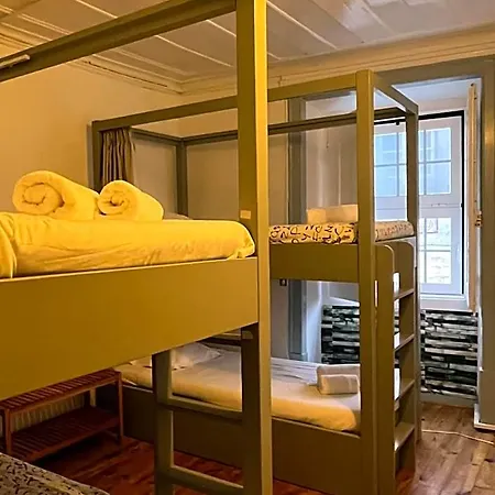 Alface Hall & Bar Hostel *