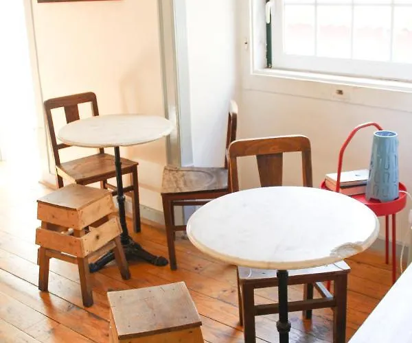 Hostel Alface Hall & Bar