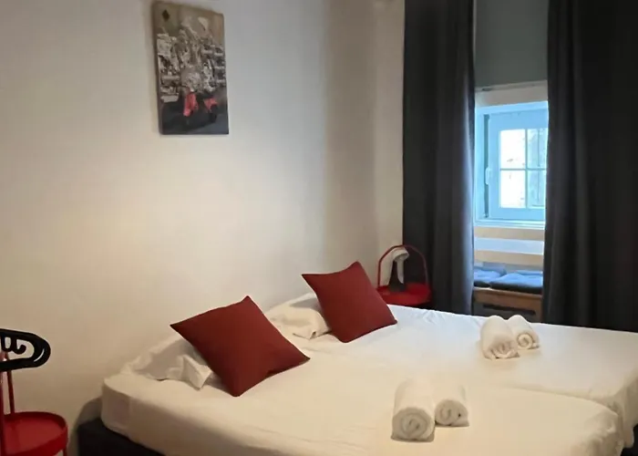 Alface Hall & Bar Hostel *