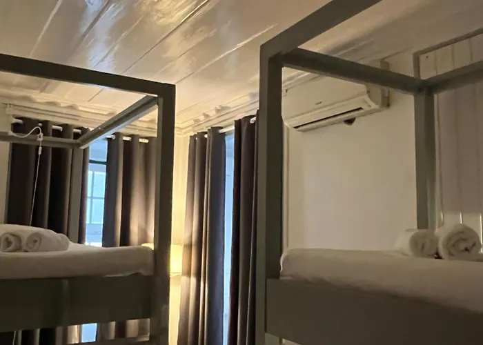 Hostel Alface Hall & Bar *