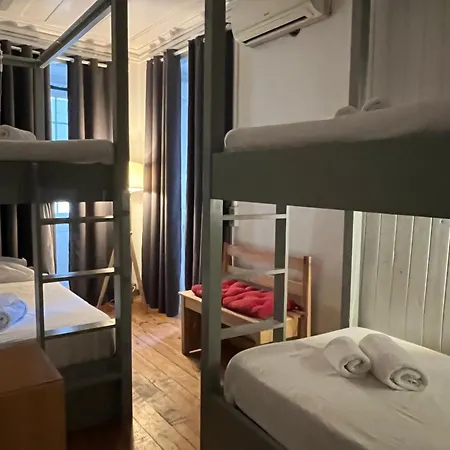 Alface Hall & Bar Hostel *