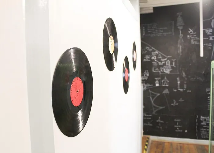 Alface Hall & Bar Хостел *