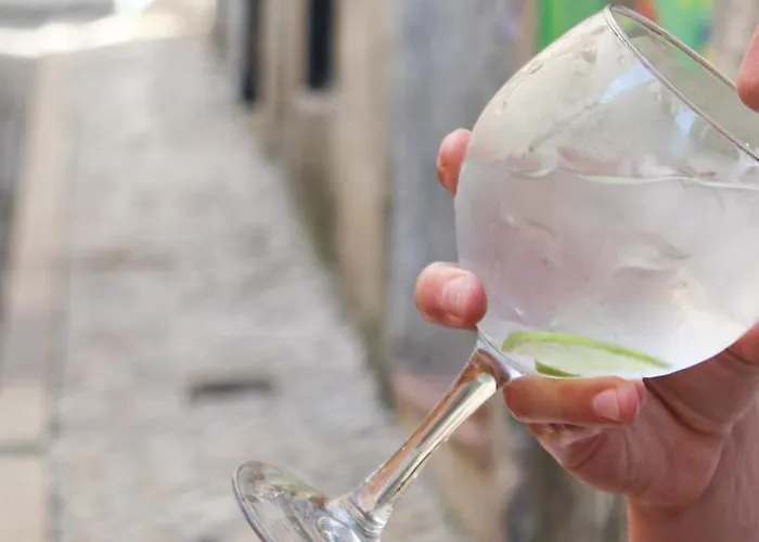 Alface Hall & Bar Хостел *