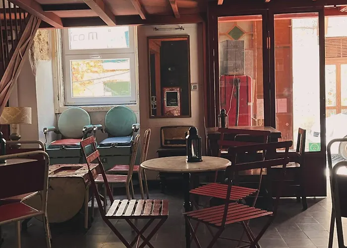 Alface Hall & Bar Хостел