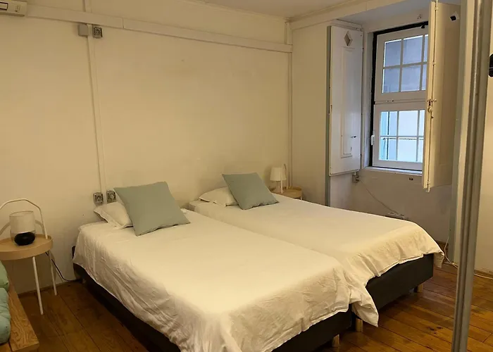 Alface Hall & Bar * Лиссабон